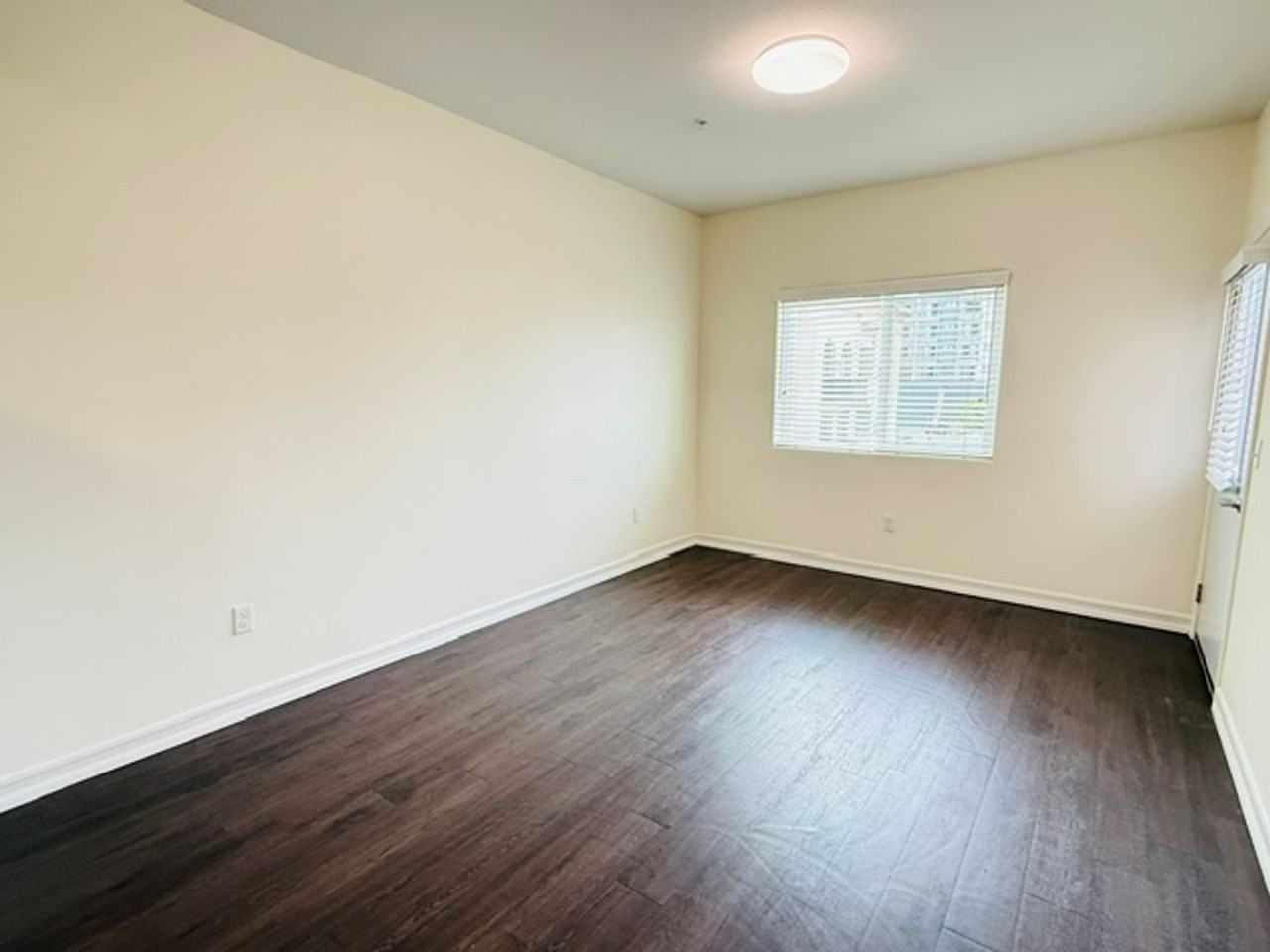 2303 E 8th St - Photo 3 of 18