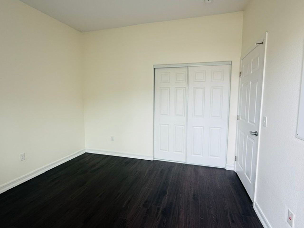2303 E 8th St - Photo 6 of 18