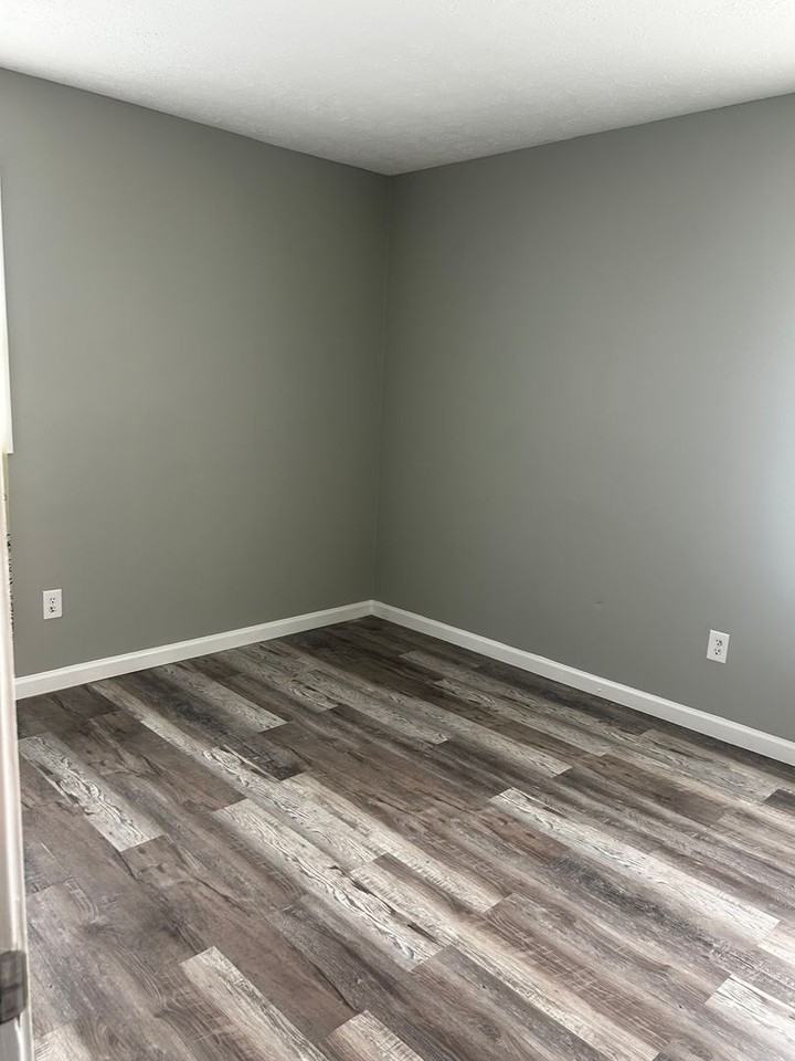 3320 Hillis Rd - Photo 2 of 9