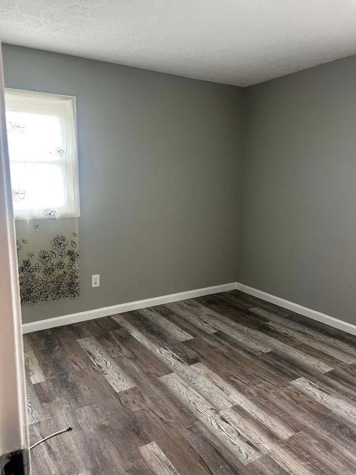 3320 Hillis Rd - Photo 3 of 9