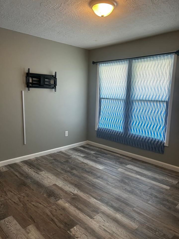 3320 Hillis Rd - Photo 6 of 9