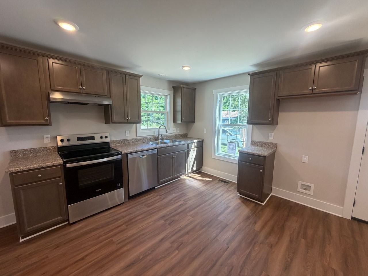 460 Highland Ave - Photo 4 of 11