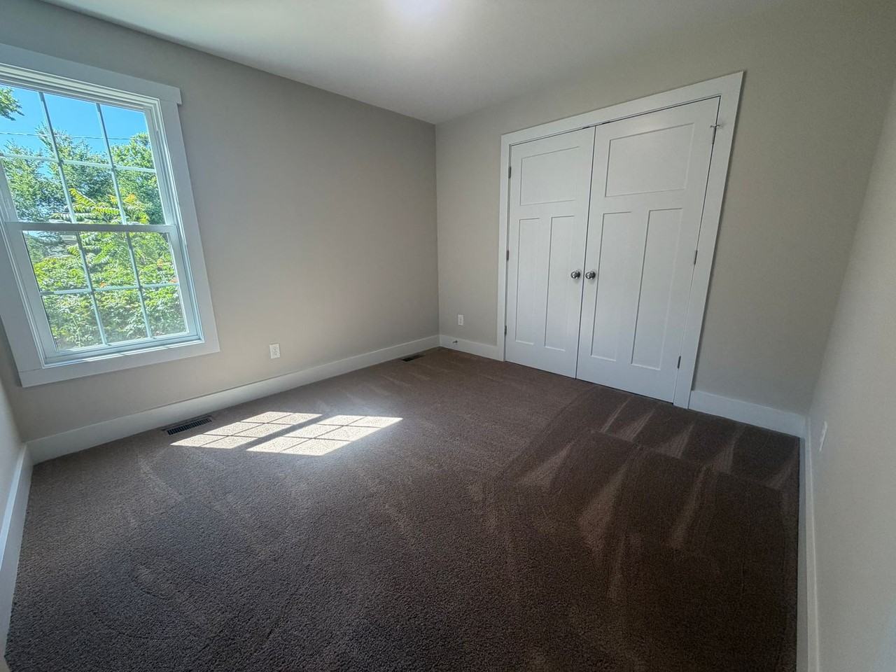 460 Highland Ave - Photo 7 of 11