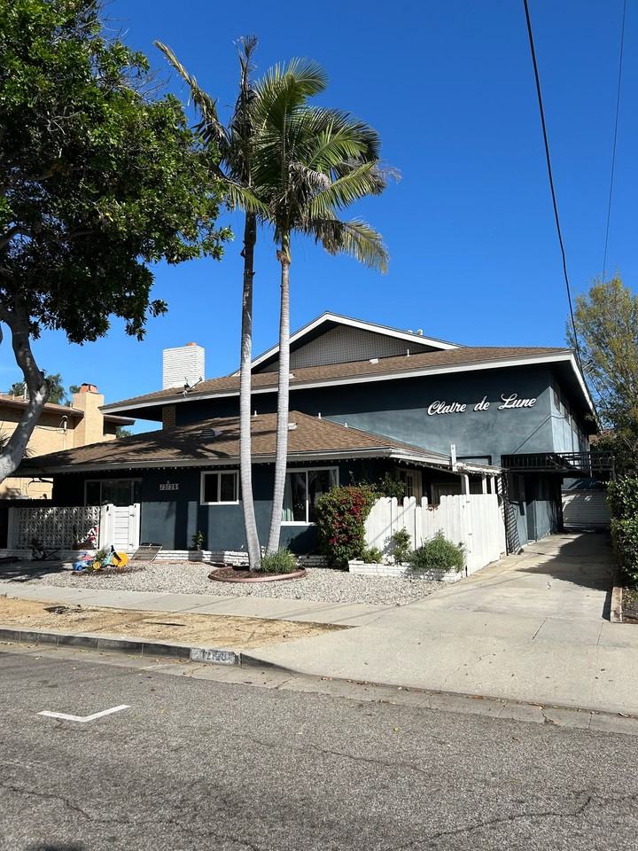 12128 Ramona Ave - Photo 2 of 10