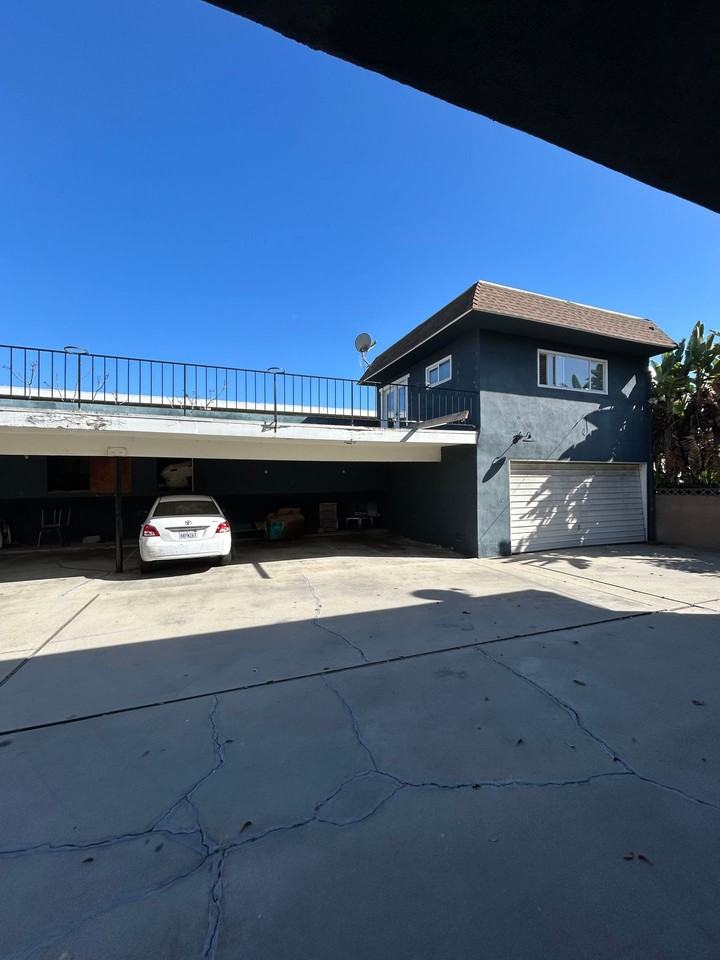 12128 Ramona Ave - Photo 3 of 10