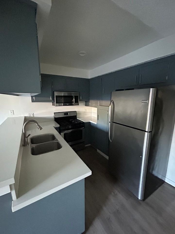12128 Ramona Ave - Photo 4 of 10