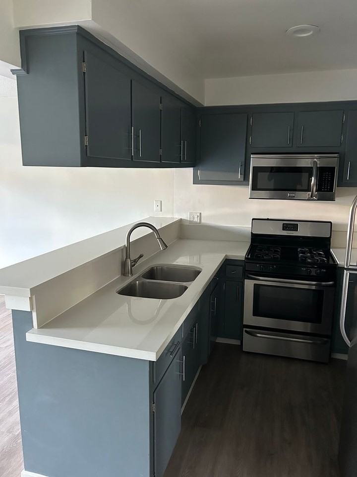 12128 Ramona Ave - Photo 5 of 10