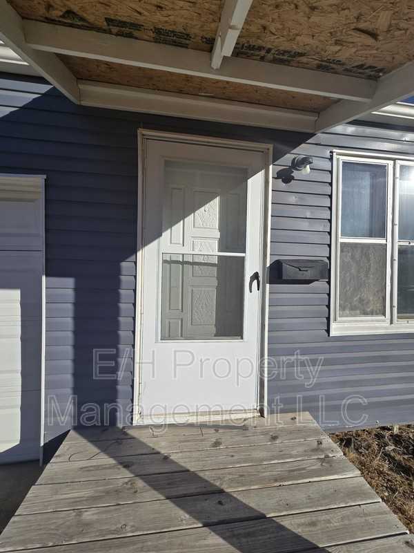 1642 N Erie St - Photo 3 of 10