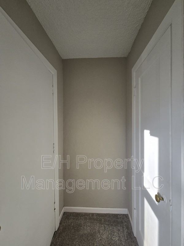 1642 N Erie St - Photo 4 of 10