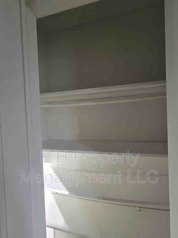 1642 N Erie St - Photo 5 of 10