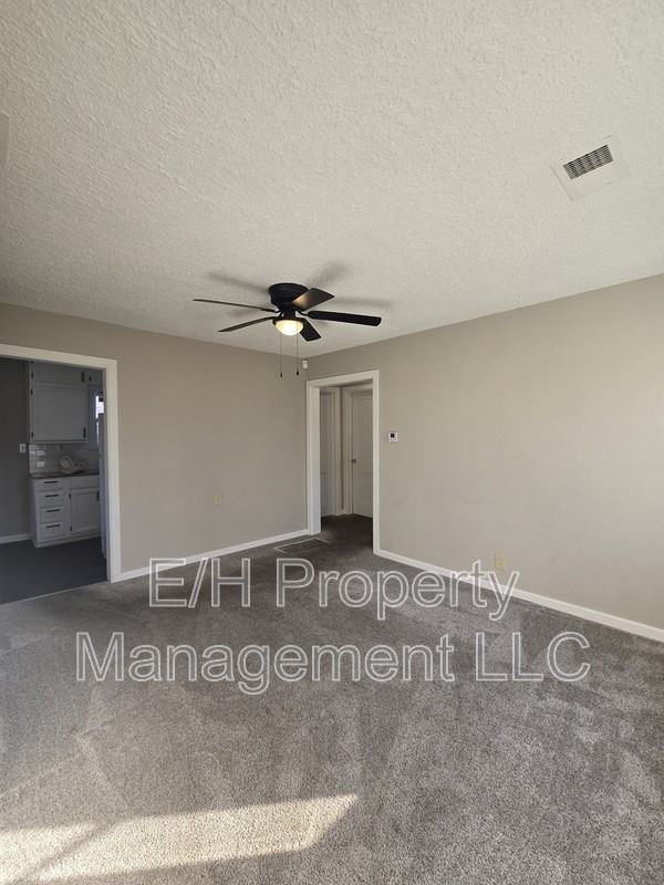 1642 N Erie St - Photo 6 of 10