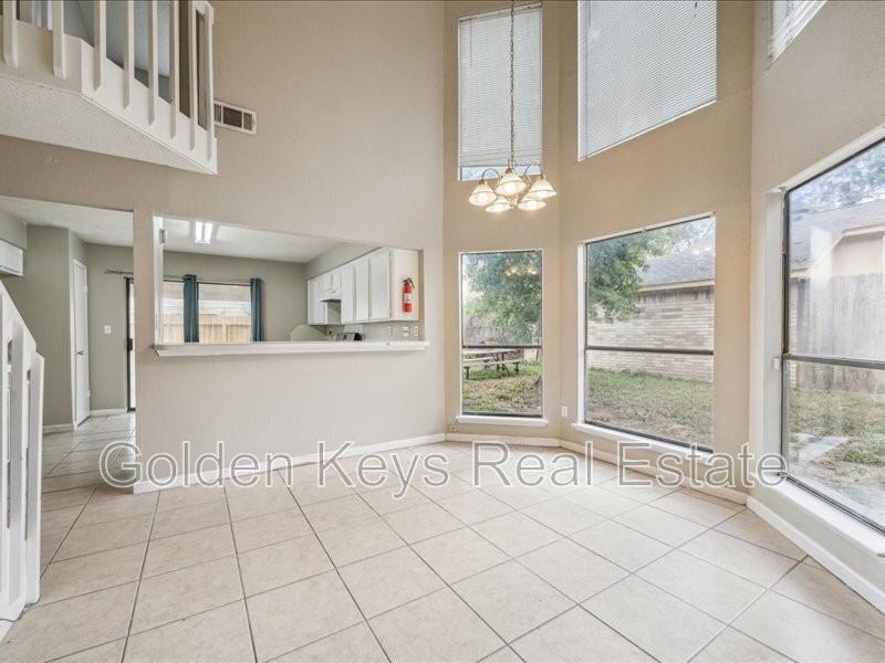 10743 Staghill Dr - Photo 4 of 16