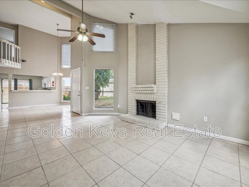 10743 Staghill Dr - Photo 5 of 16
