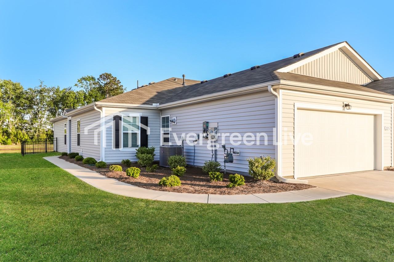 2276 Courtina Way - Photo 2 of 12