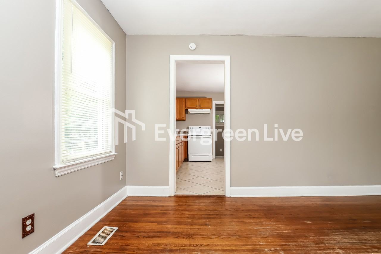 1113 Cedrow Dr - Photo 7 of 15