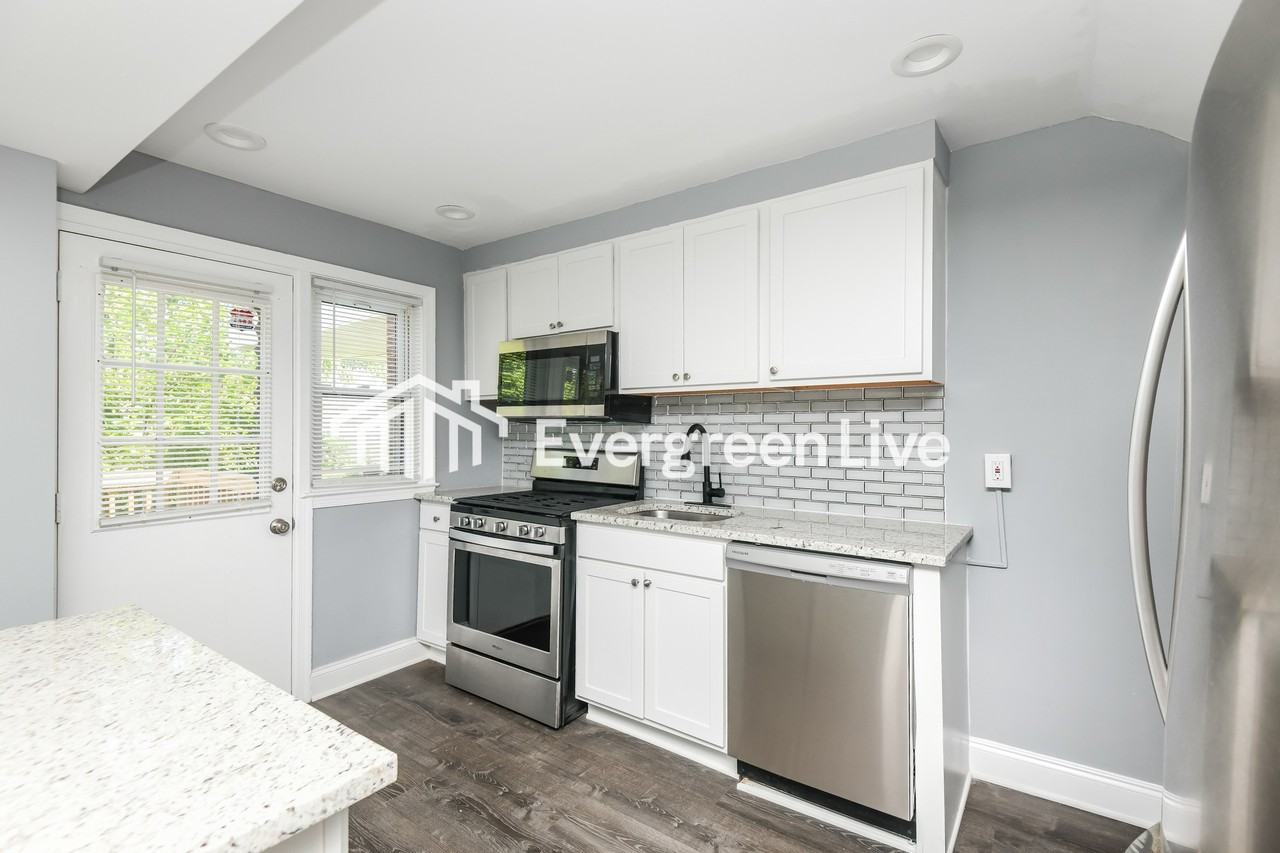 3412 Fleetwood Ave - Photo 6 of 15