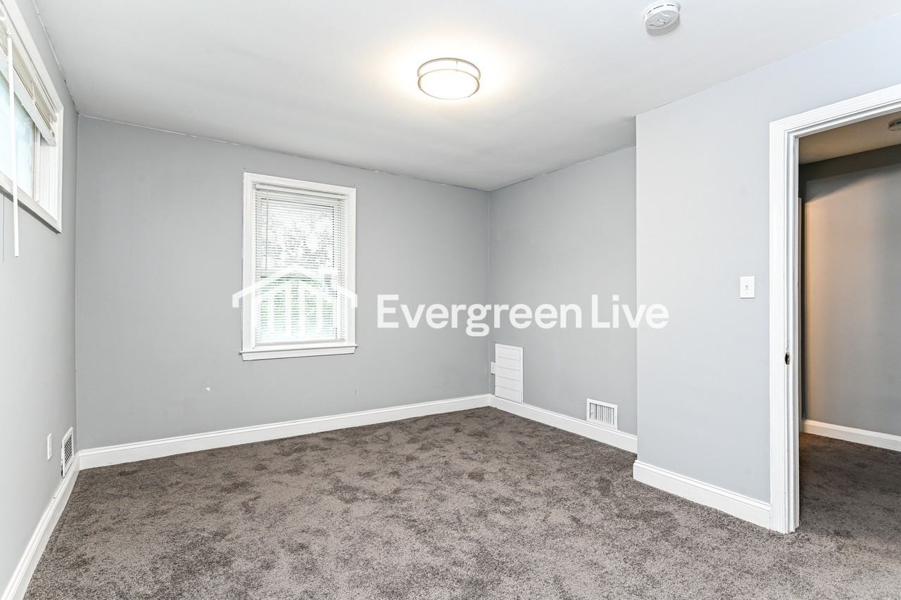 3412 Fleetwood Ave - Photo 7 of 15