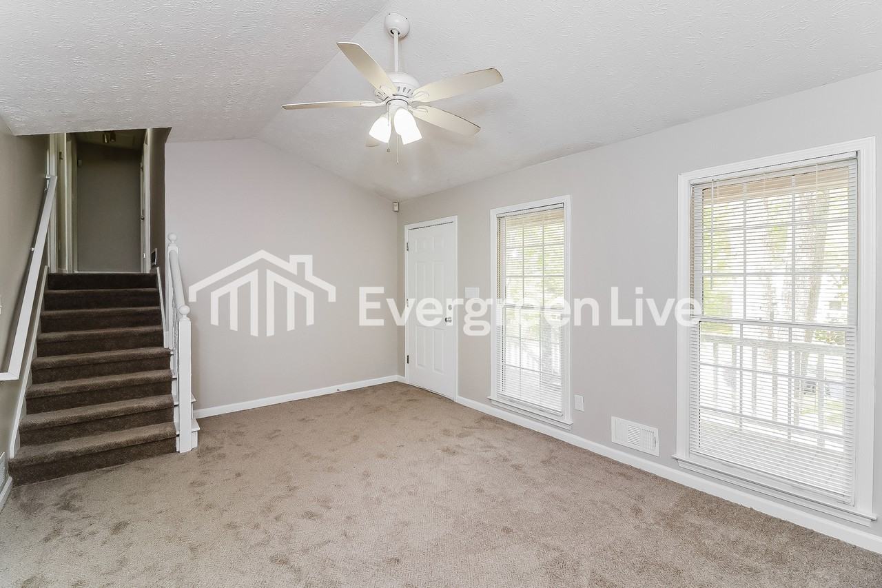 217 Robin Hood Dr - Photo 4 of 15