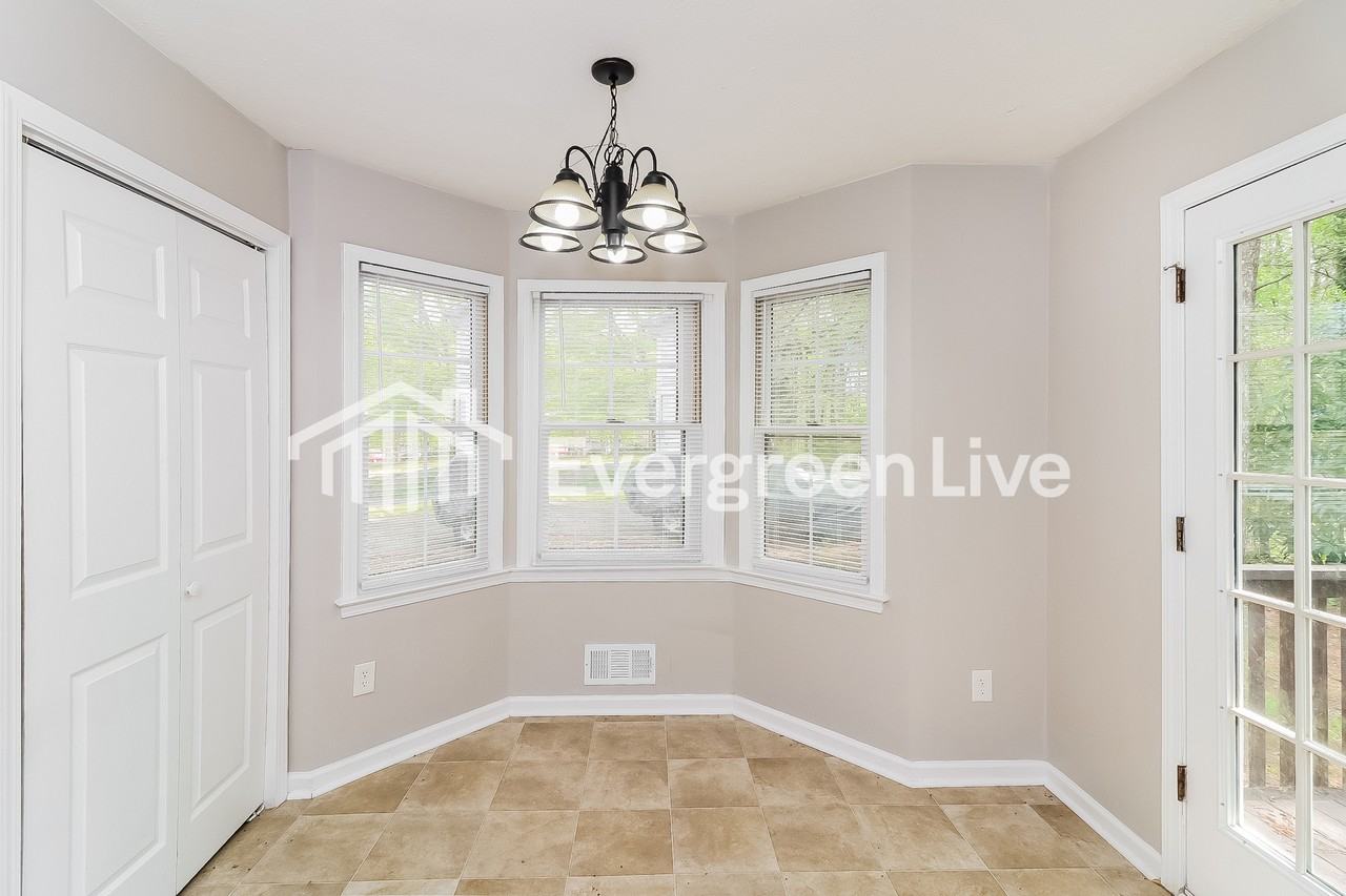 217 Robin Hood Dr - Photo 5 of 15