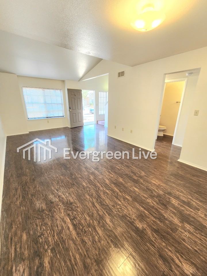 4104 Lew Wallace Dr - Photo 4 of 26