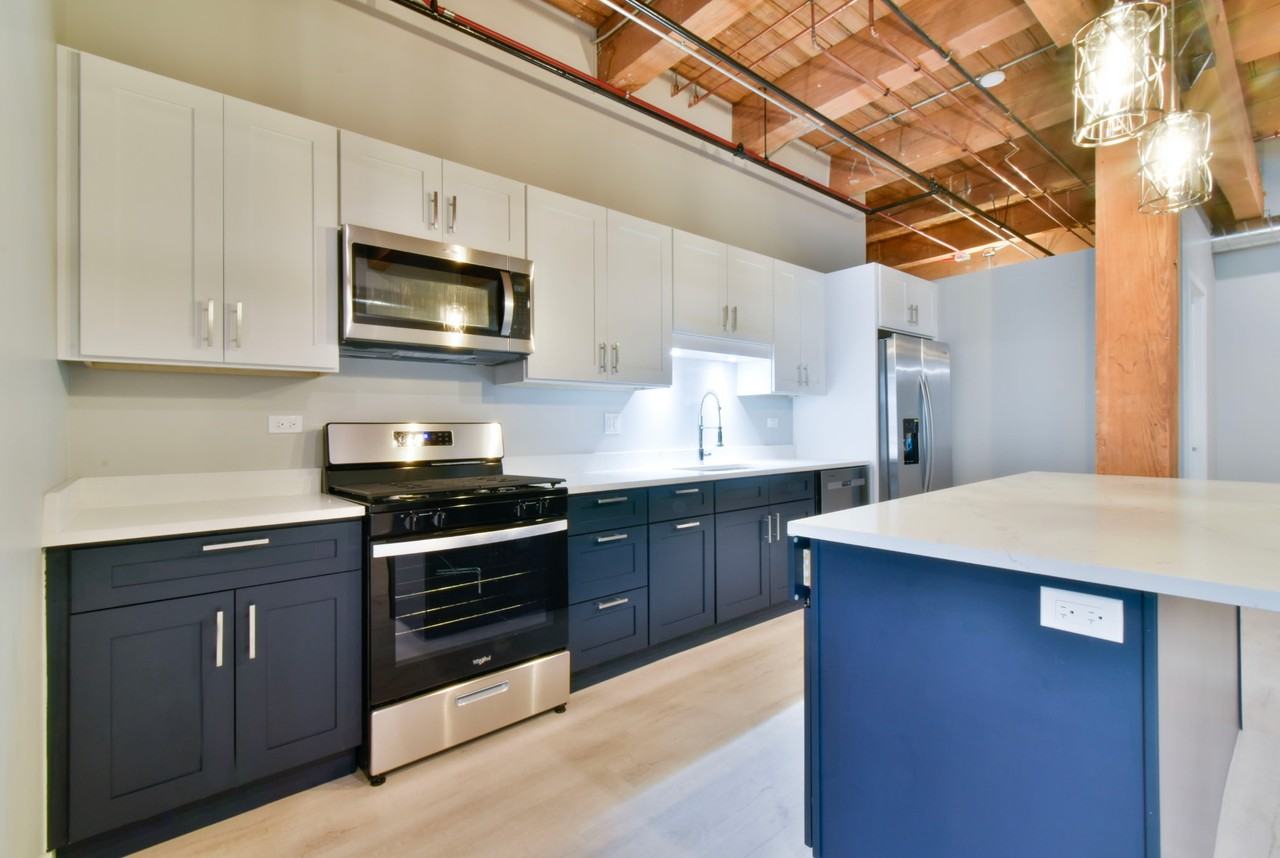 11 E Illinois St #401 - Photo 2 of 7