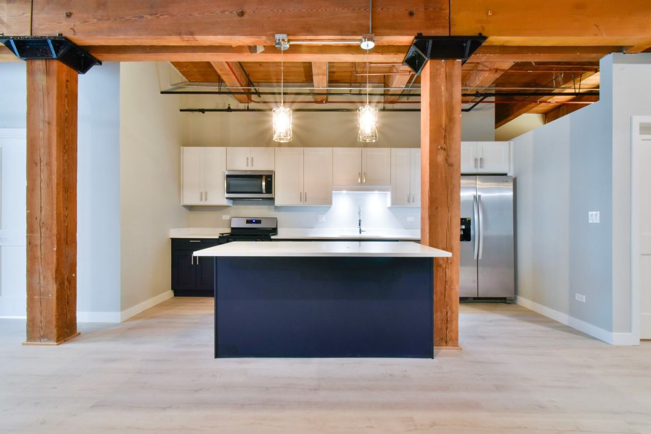11 E Illinois St #401 - Photo 3 of 7
