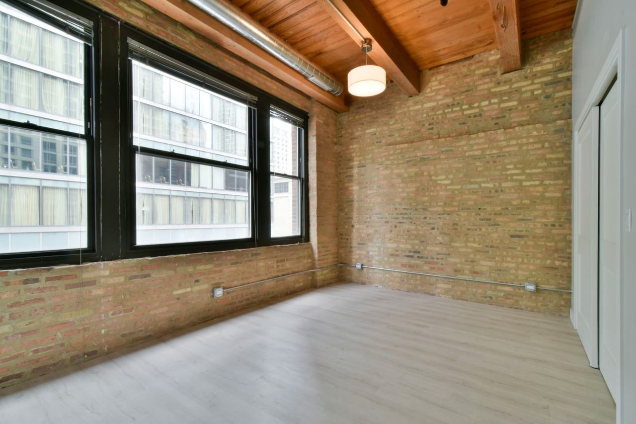 11 E Illinois St #401 - Photo 4 of 7