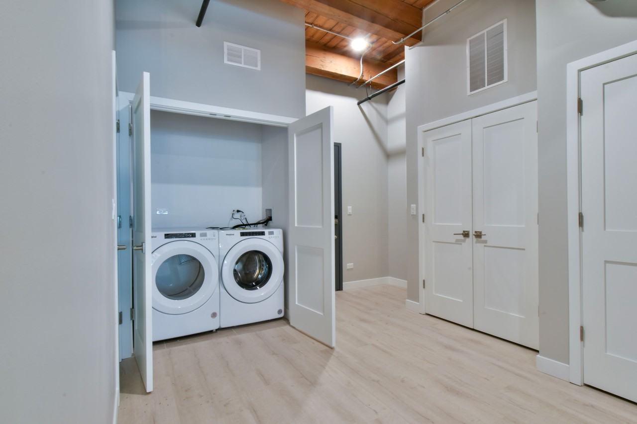 11 E Illinois St #401 - Photo 5 of 7