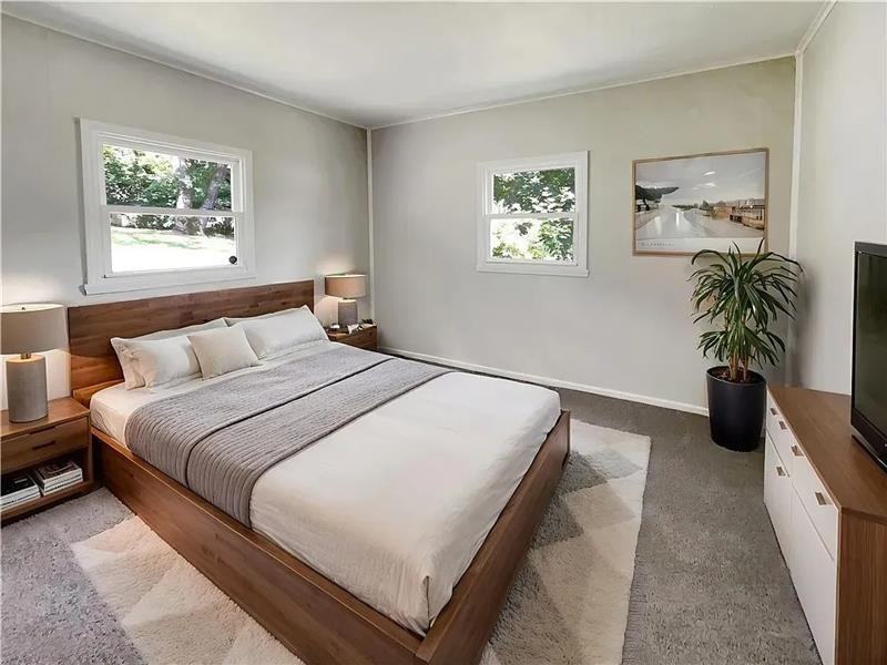 1202 Clifton Ave - Photo 4 of 15
