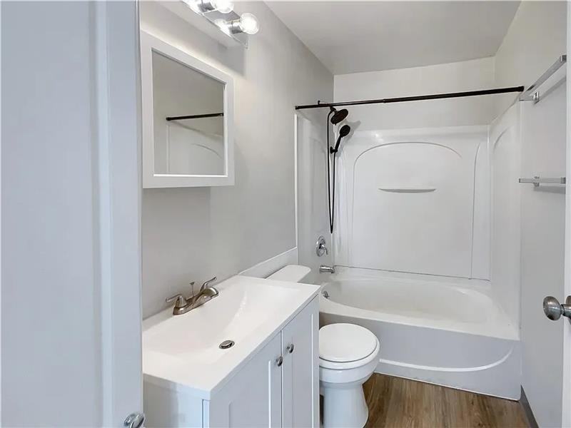 1202 Clifton Ave - Photo 7 of 15