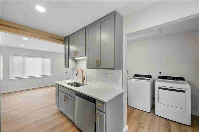 13410 Wainfleet Ave - Photo 5 of 16