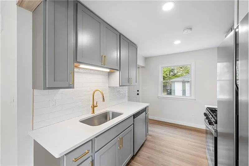 13410 Wainfleet Ave - Photo 7 of 16