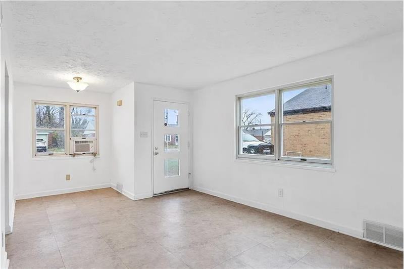 3929 Fulton Ave - Photo 4 of 17