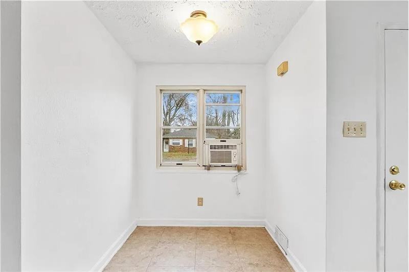 3929 Fulton Ave - Photo 5 of 17