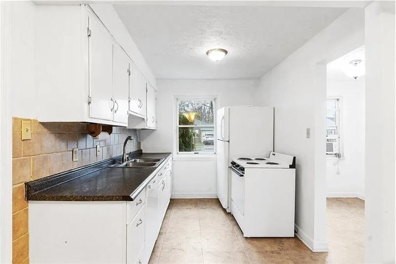 3929 Fulton Ave - Photo 6 of 17