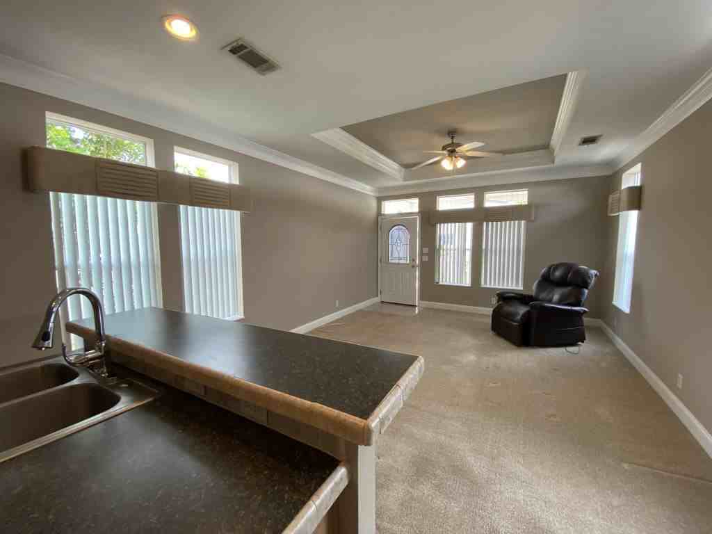 34 Freedom Dr - Photo 4 of 23