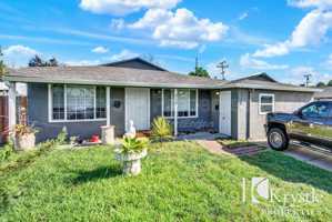 featured image of 714 Gateway Dr