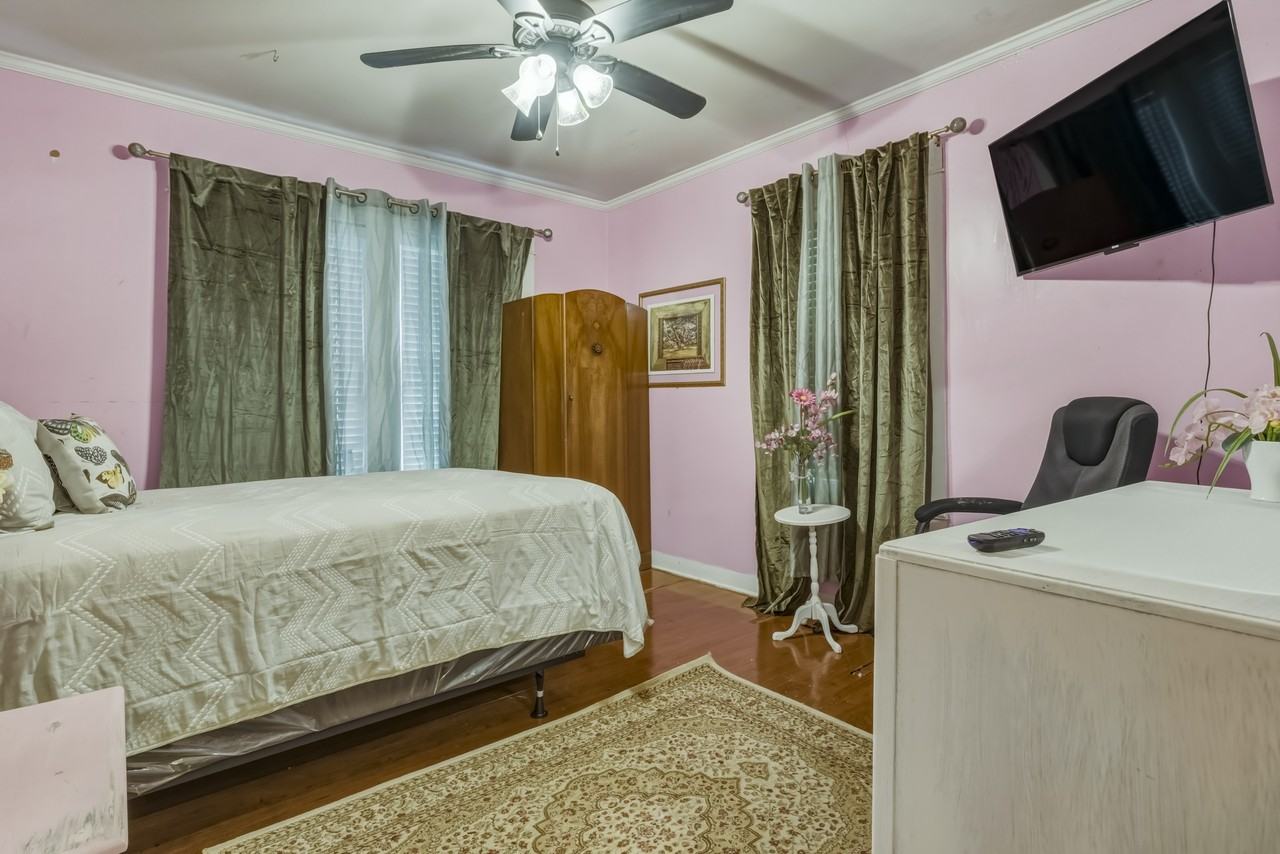 412 Pinehill Drive - Photo 4 of 20