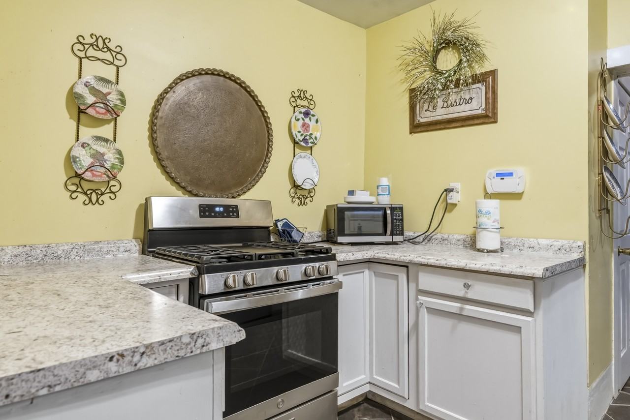 412 Pinehill Drive - Photo 6 of 20