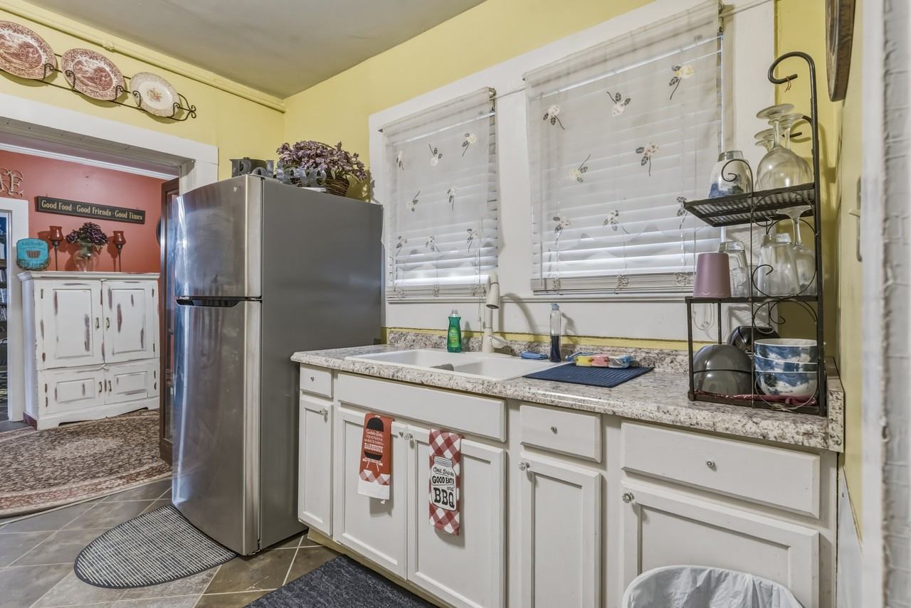 412 Pinehill Drive - Photo 7 of 20