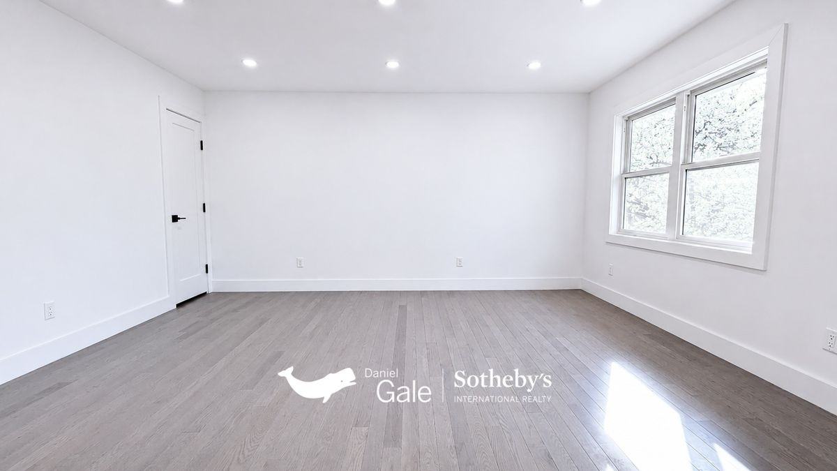 43 Yennicock Ave ##2 - Photo 2 of 11