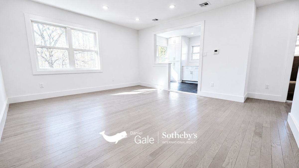 43 Yennicock Ave ##2 - Photo 4 of 11