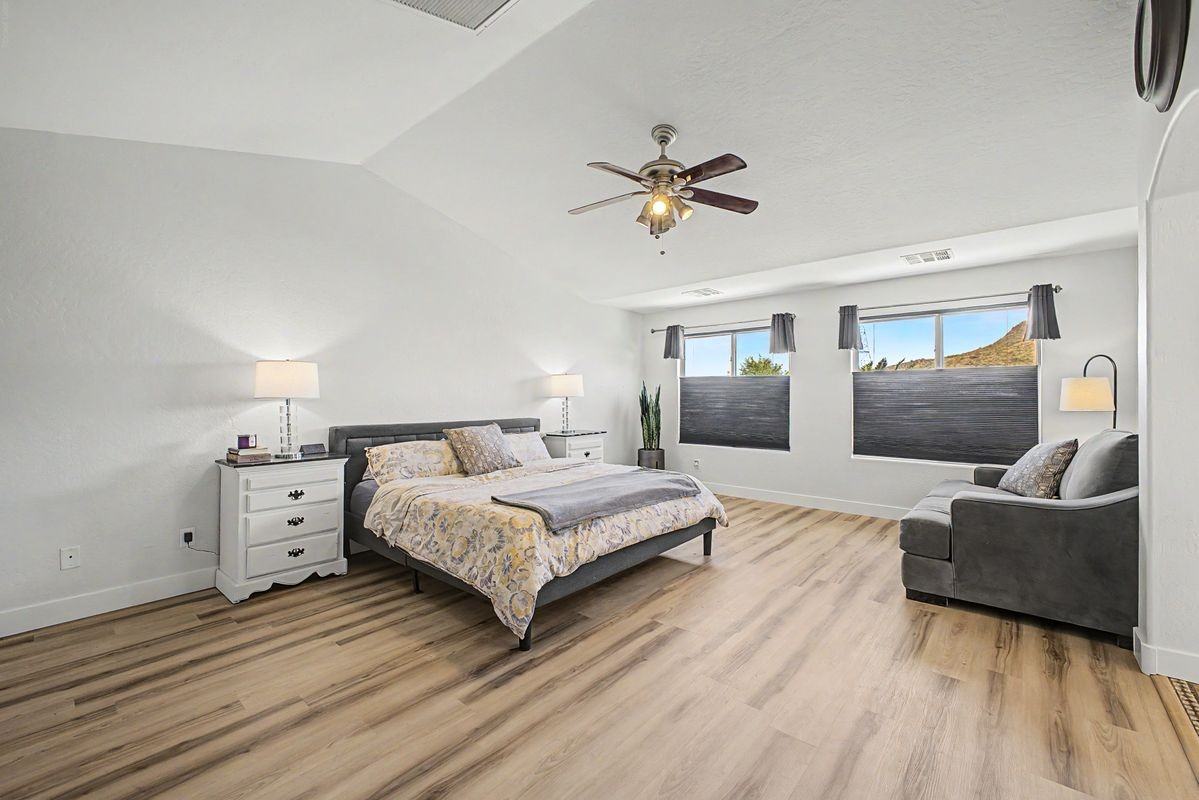 5924 W Park View Ln - Photo 2 of 41