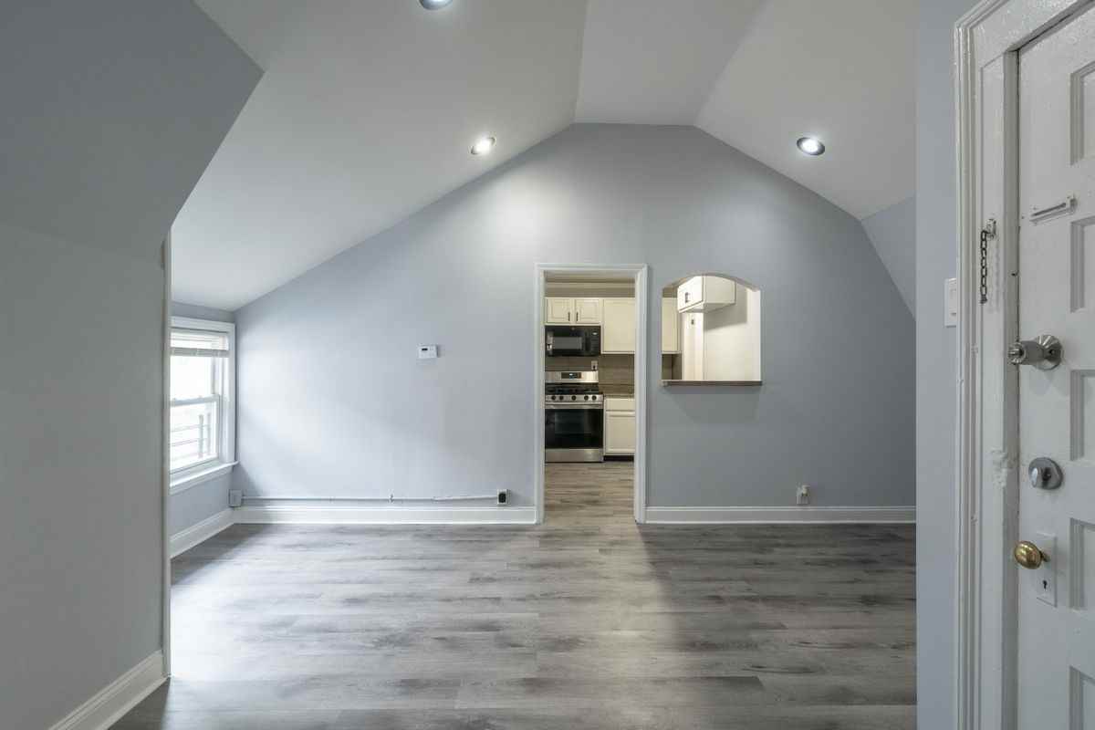 105 Shepard Ave - Photo 3 of 15