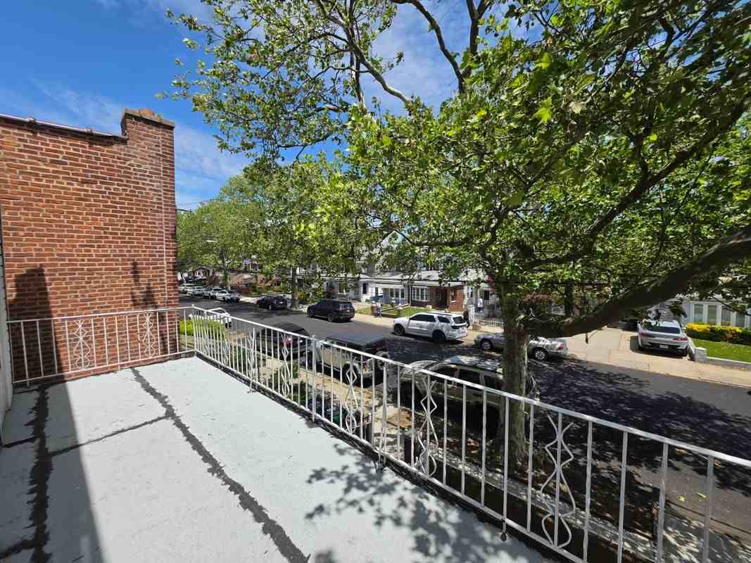 1366 E 58th St - Photo 3 of 43