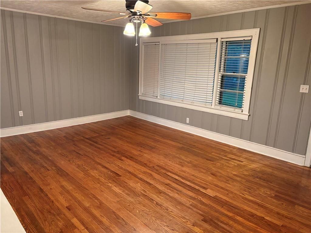 111 E Belmont Dr - Photo 3 of 12