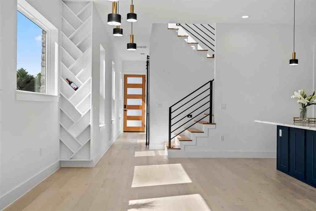 501 E Burton St - Photo 3 of 3