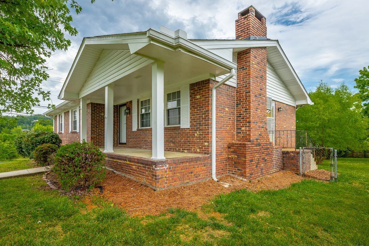 2520 Sharron Dr - Photo 3 of 3