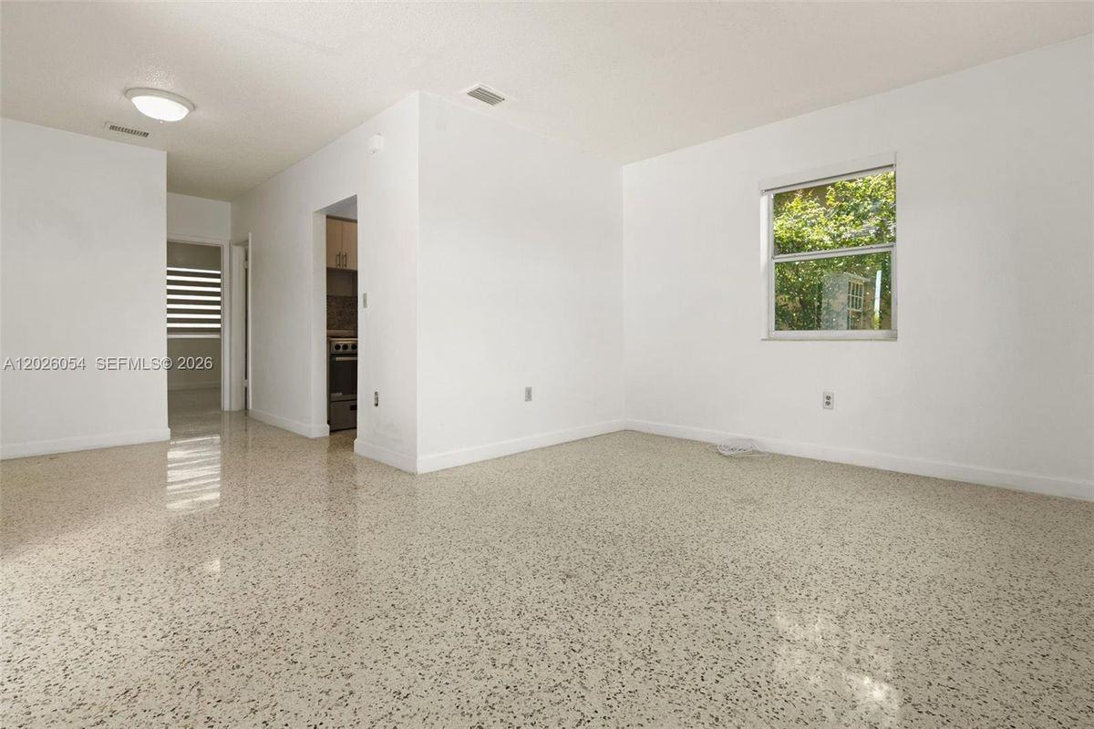 3209 Nw 13th Ter - Photo 3 of 8