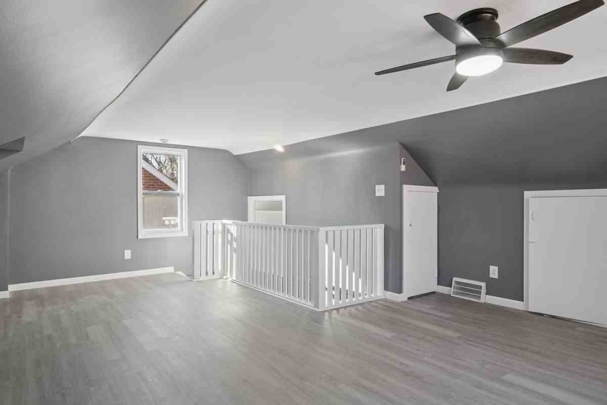 11285 Lakepointe St - Photo 4 of 9
